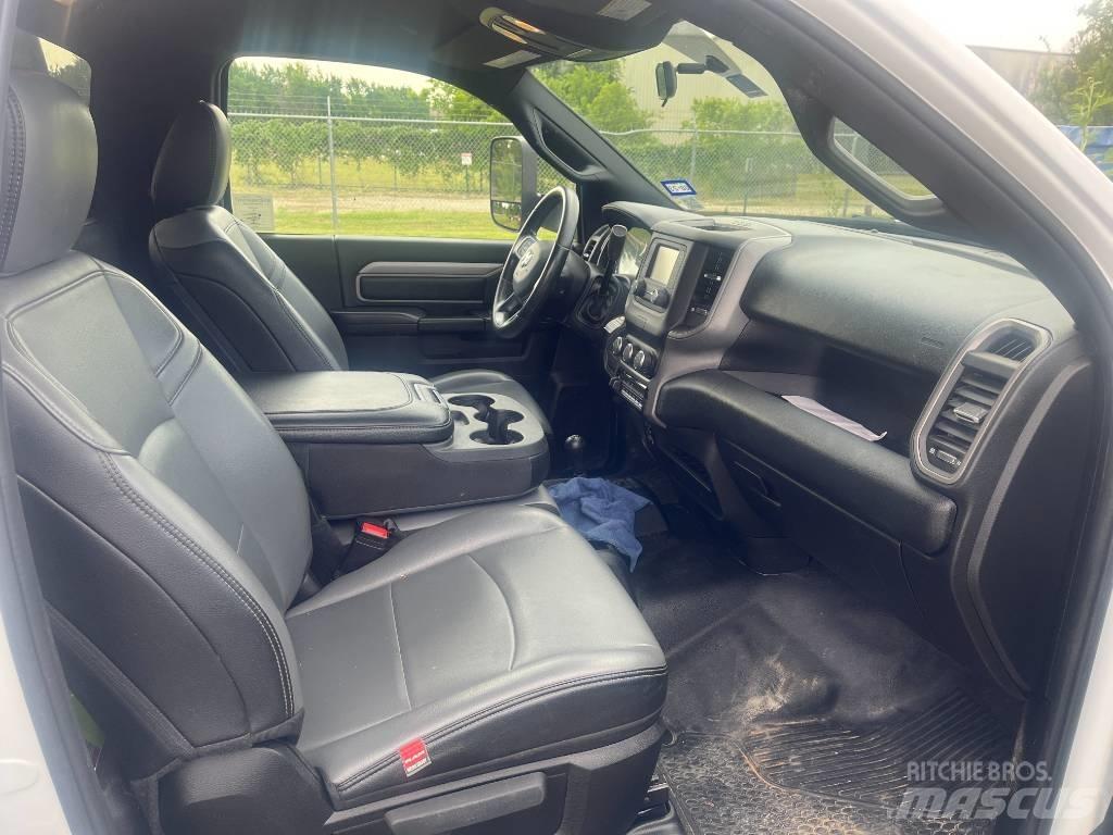 RAM 5500 Camion plateau
