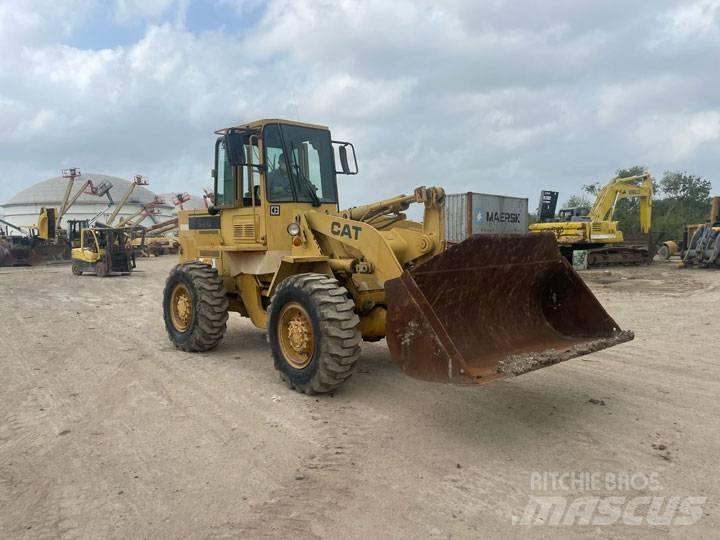 CAT 926E Chargeuse sur pneus