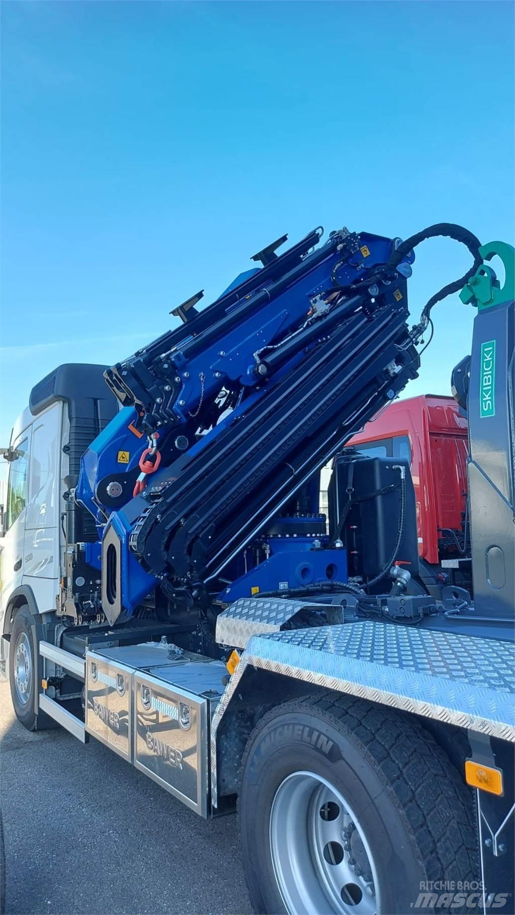 Volvo FM 500 8X4 Camion plateau ridelle avec grue