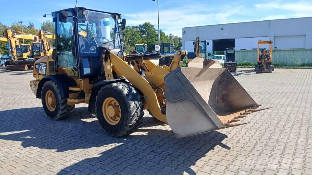 CAT 907 H 2 Chargeuse sur pneus