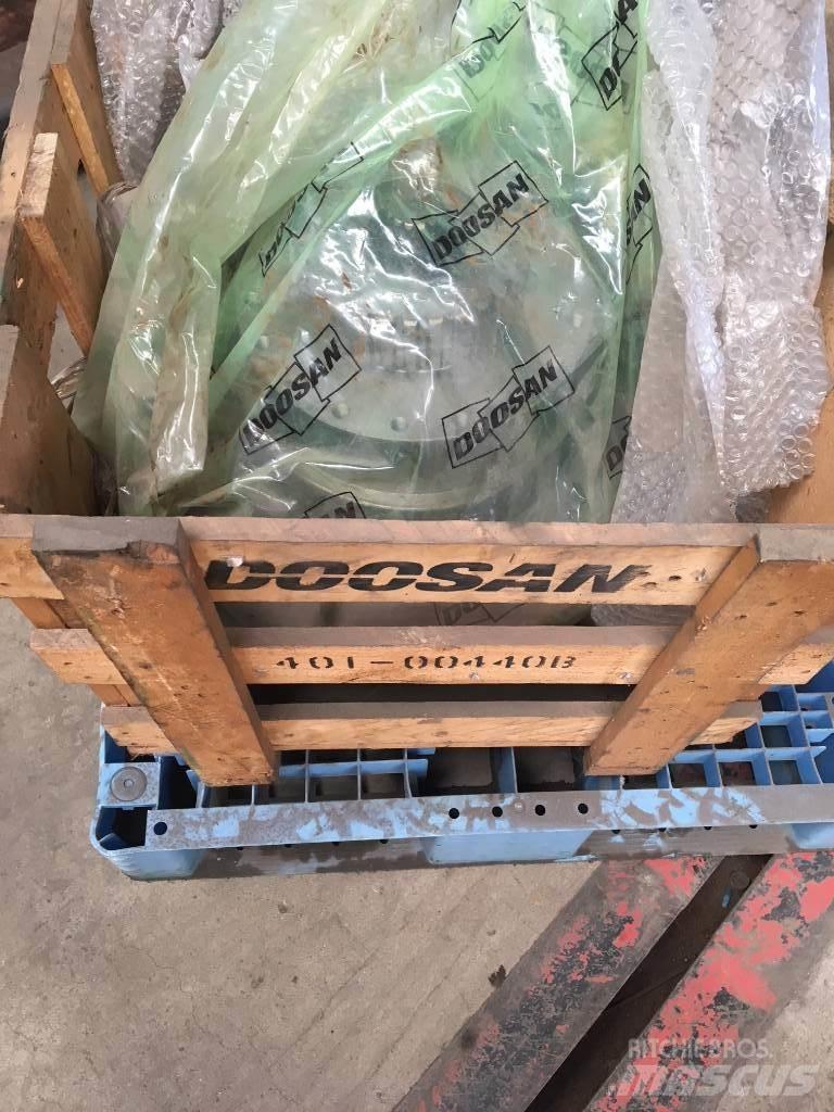 Doosan DX 300 Pelle sur chenilles