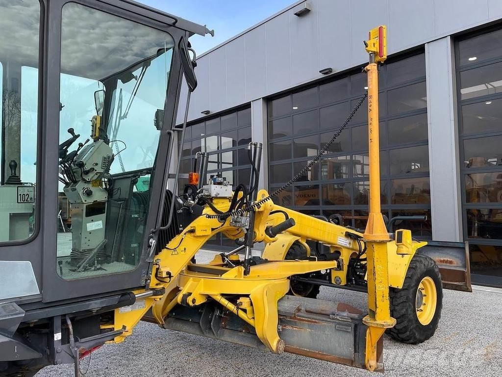 New Holland F106.6 Niveleuse