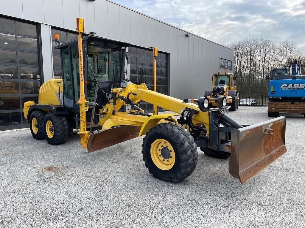 New Holland F106.6 Niveleuse