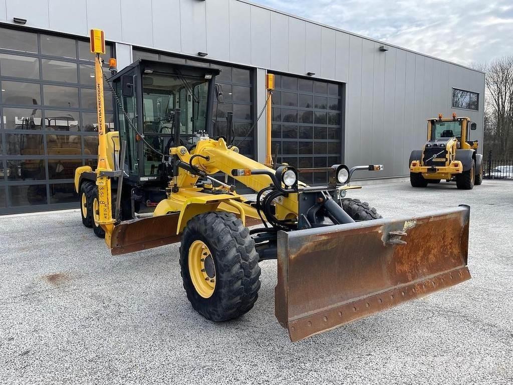 New Holland F106.6 Niveleuse