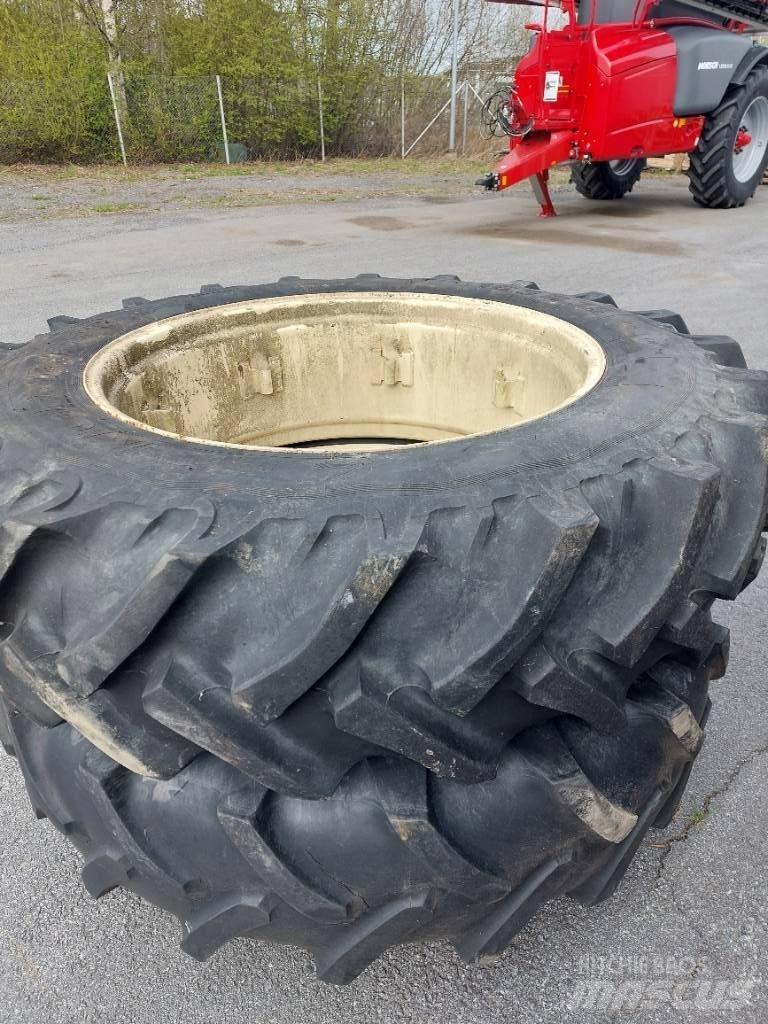  Paripyörät 16.9R38 Pneus, roues et jantes