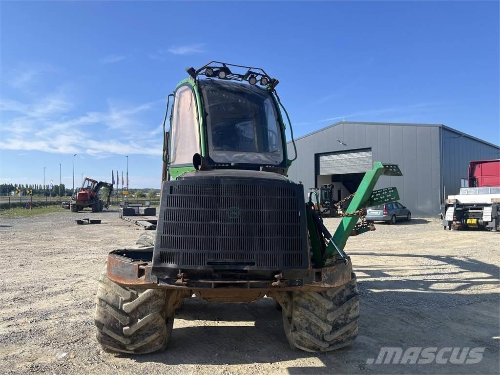 John Deere 1010E Abatteuse