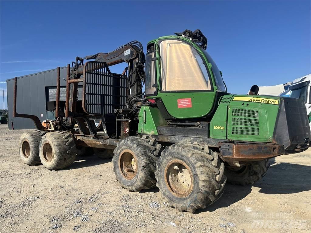 John Deere 1010E Abatteuse
