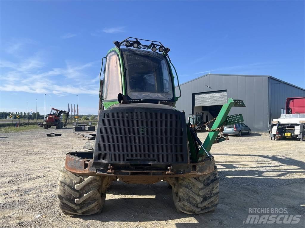 John Deere 1010E Abatteuse