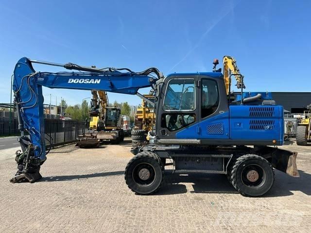 Doosan DX 170 W Pelle sur pneus