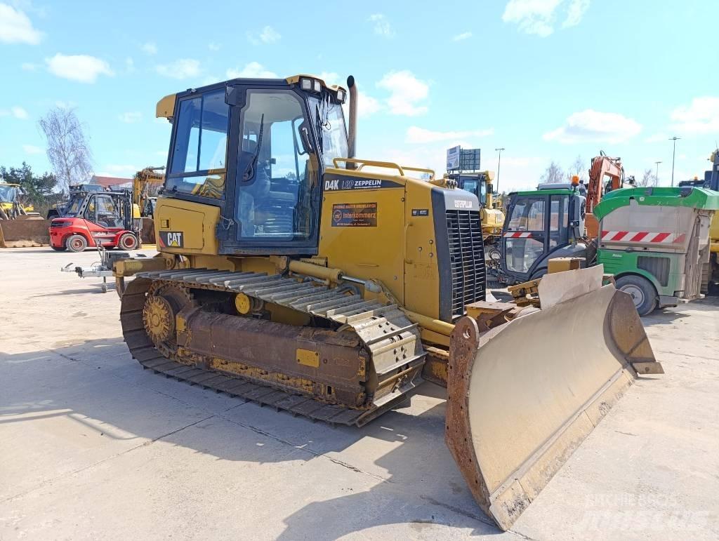 CAT D 4 K Bouteurs sur chenilles