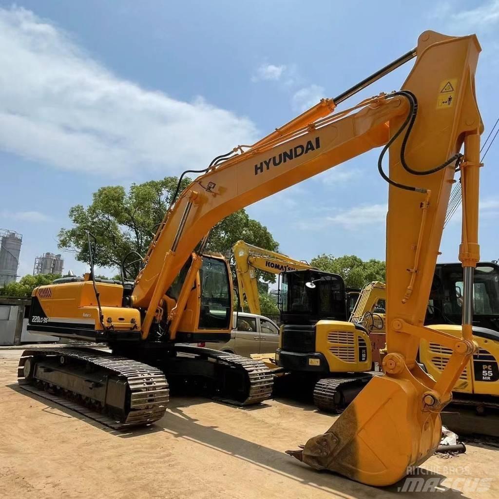 Hyundai R220-9s Pelle sur chenilles