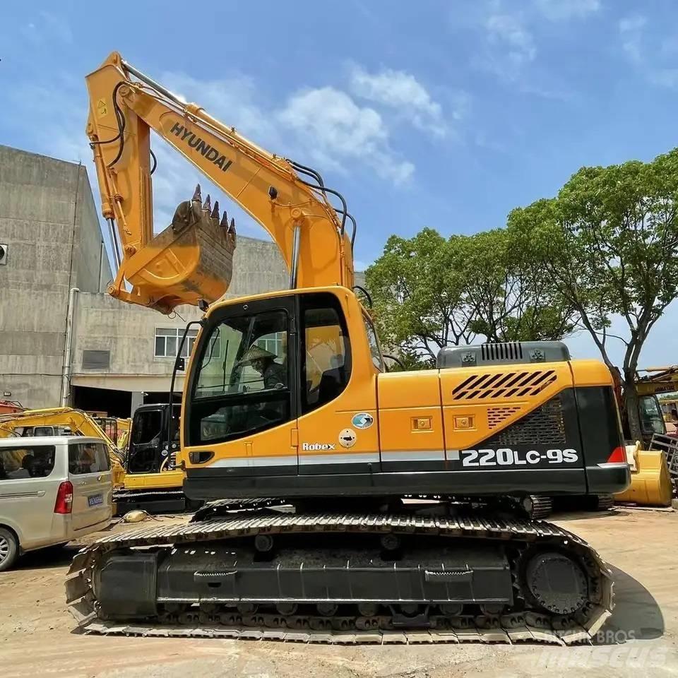 Hyundai R220-9s Pelle sur chenilles