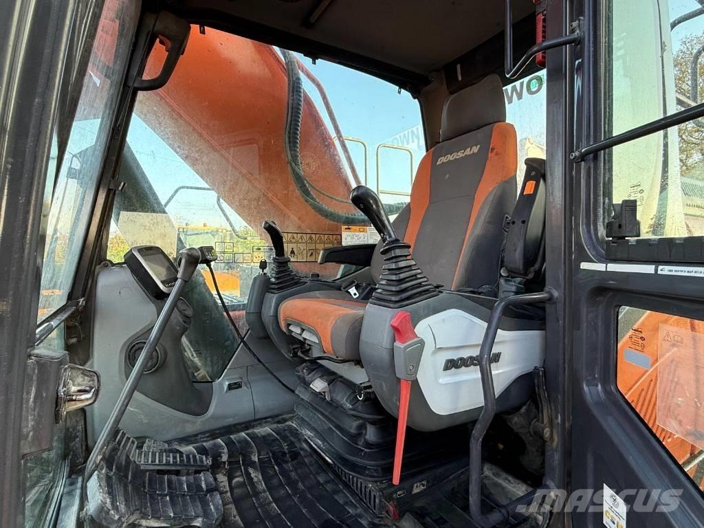 Doosan DX 340 LC Pelle sur chenilles