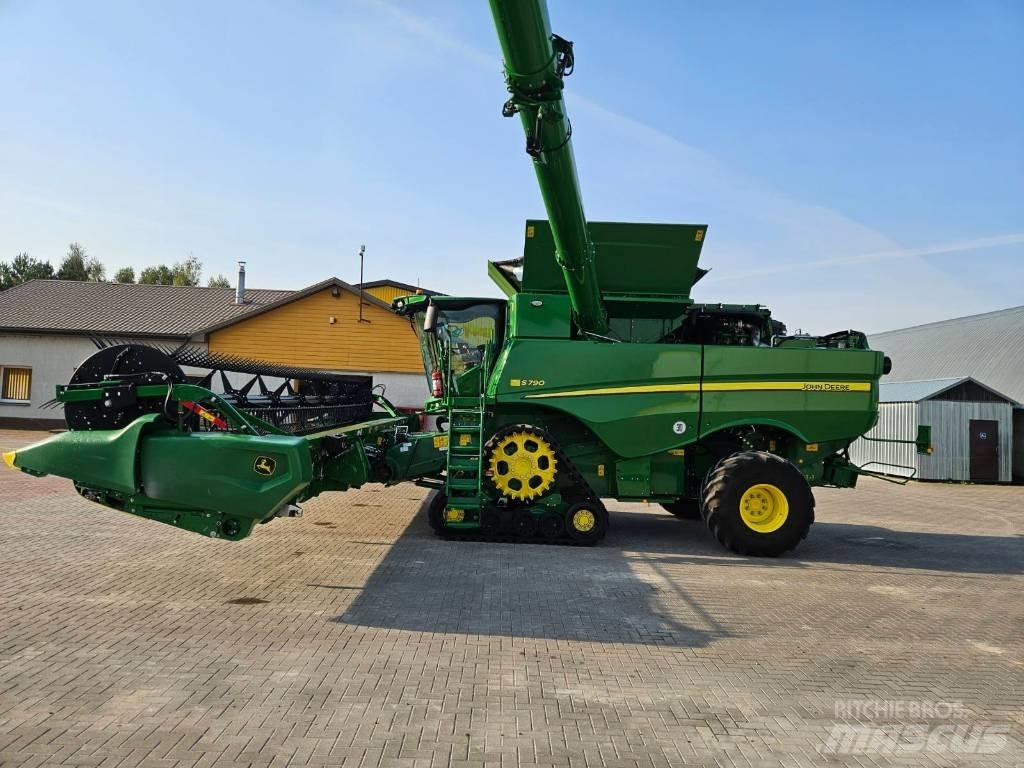 John Deere S790 Moissonneuse batteuse