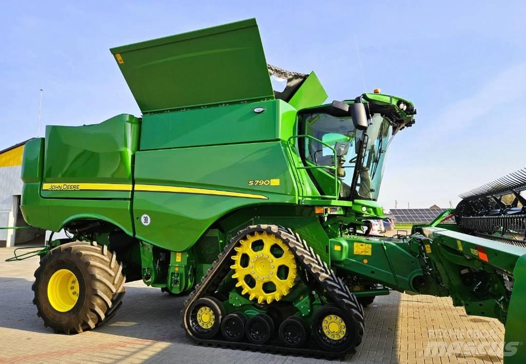 John Deere S790 Moissonneuse batteuse