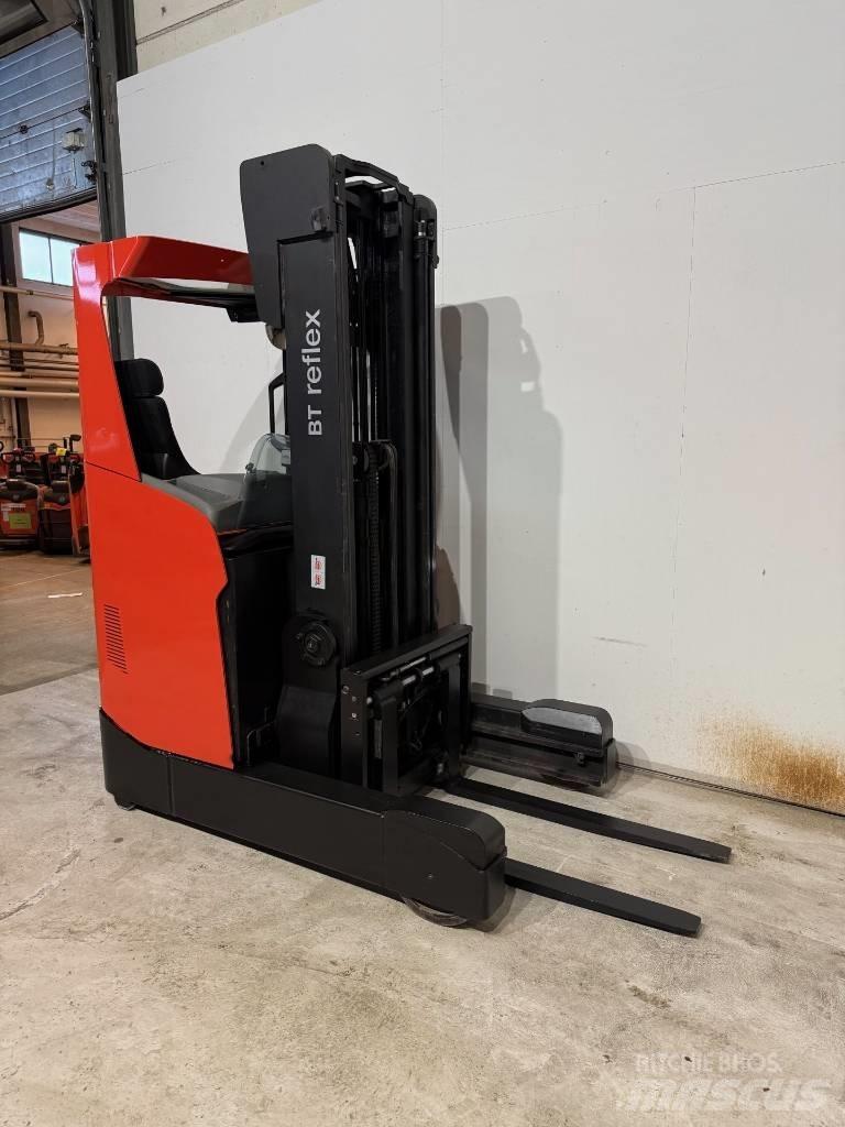 Toyota truck RRE200H Chariot à mât rétractable