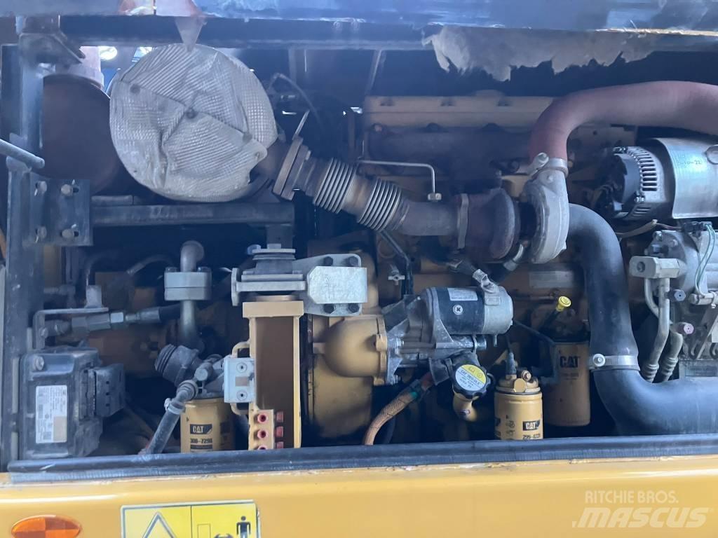 CAT M 313 D Pelle sur pneus