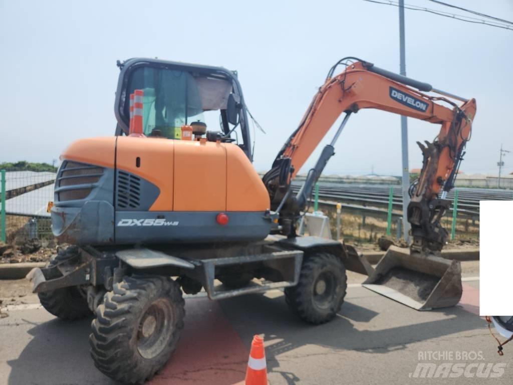 Doosan DX 55 W Pelle sur pneus