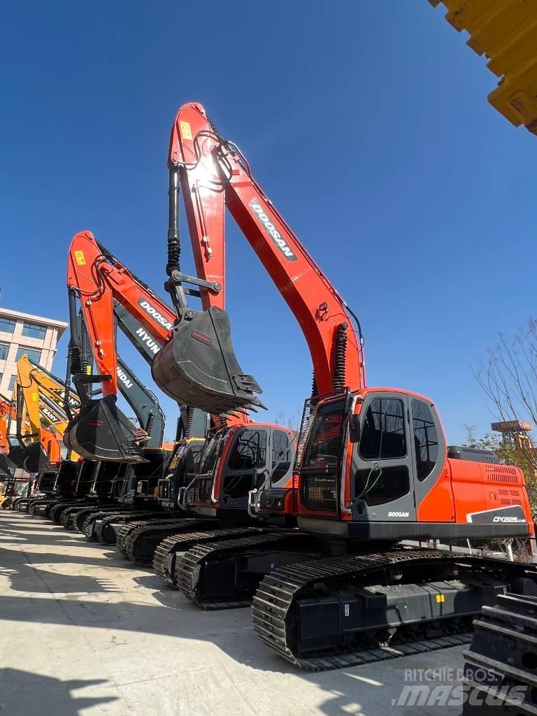 Doosan DX 225 Pelle sur chenilles