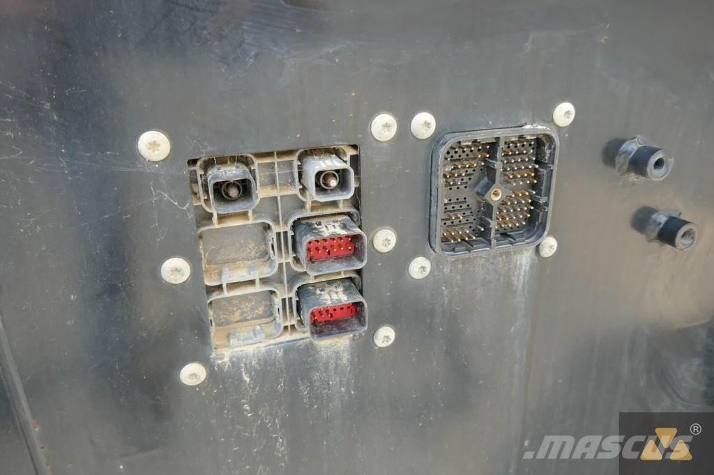 CAT 352F Cab Cabines