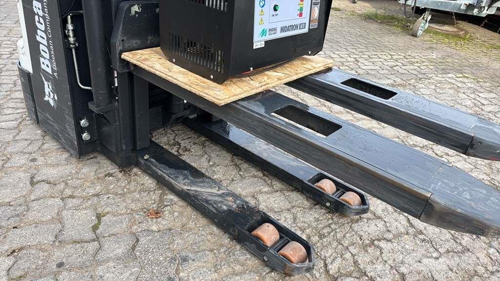 Doosan BSL16N Gerbeur accompagnant