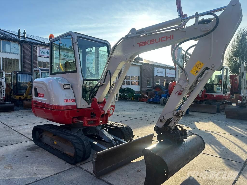 Takeuchi TB 230 Mini pelle < 7t