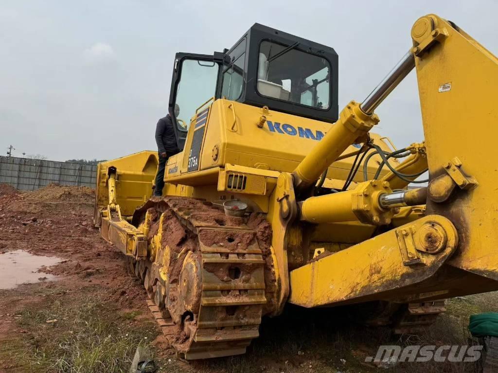 Komatsu D 375 A Bouteurs sur chenilles