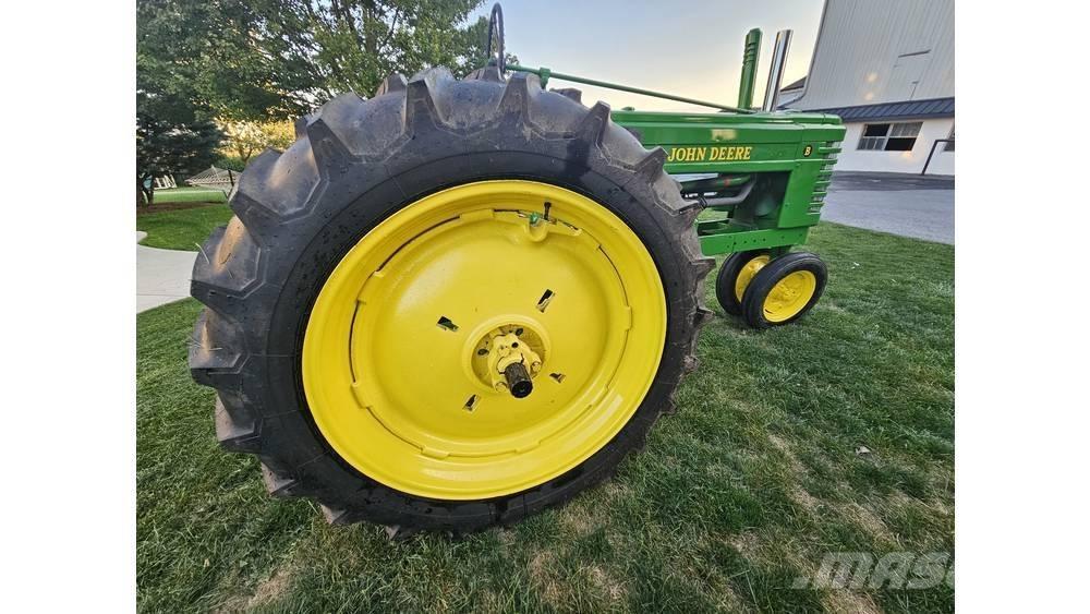 John Deere B Pelle forestière
