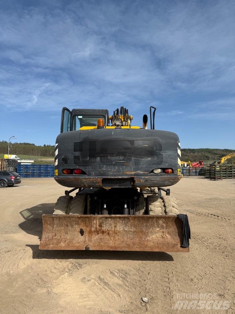 JCB JS 145 W Pelle sur pneus