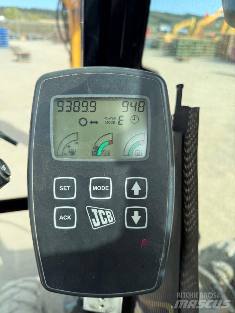 JCB JS 145 W Pelle sur pneus