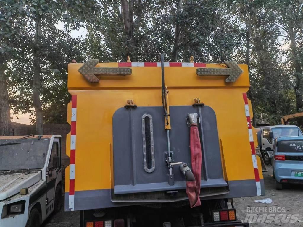 Isuzu ELF Camion balayeur