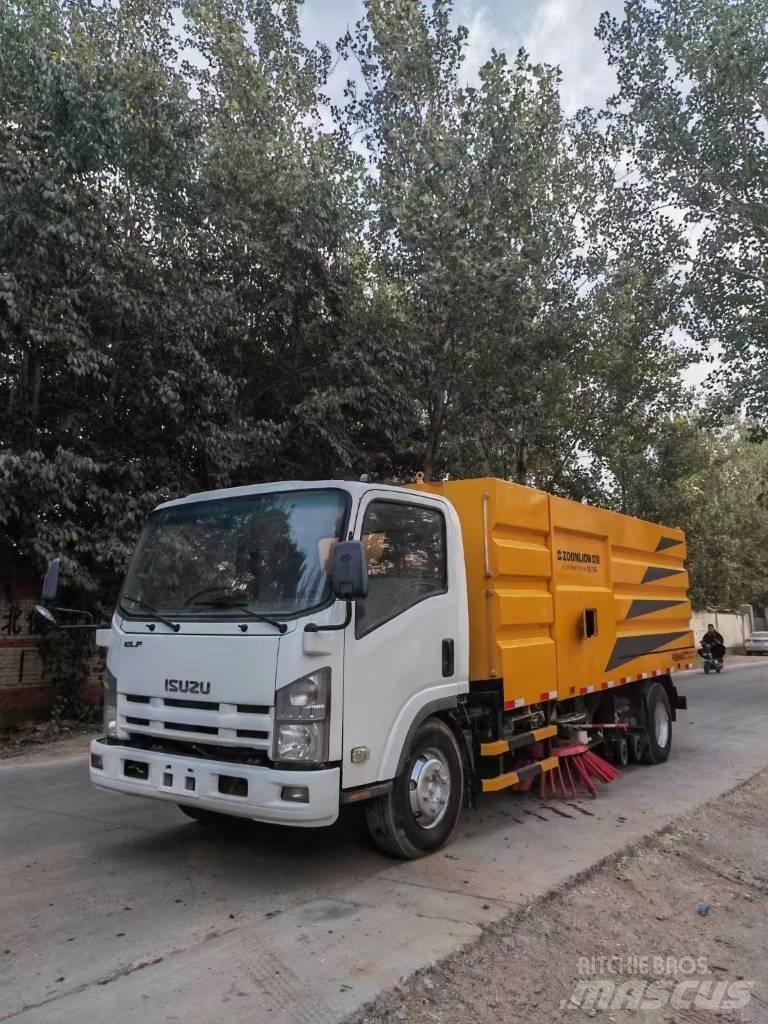Isuzu ELF Camion balayeur