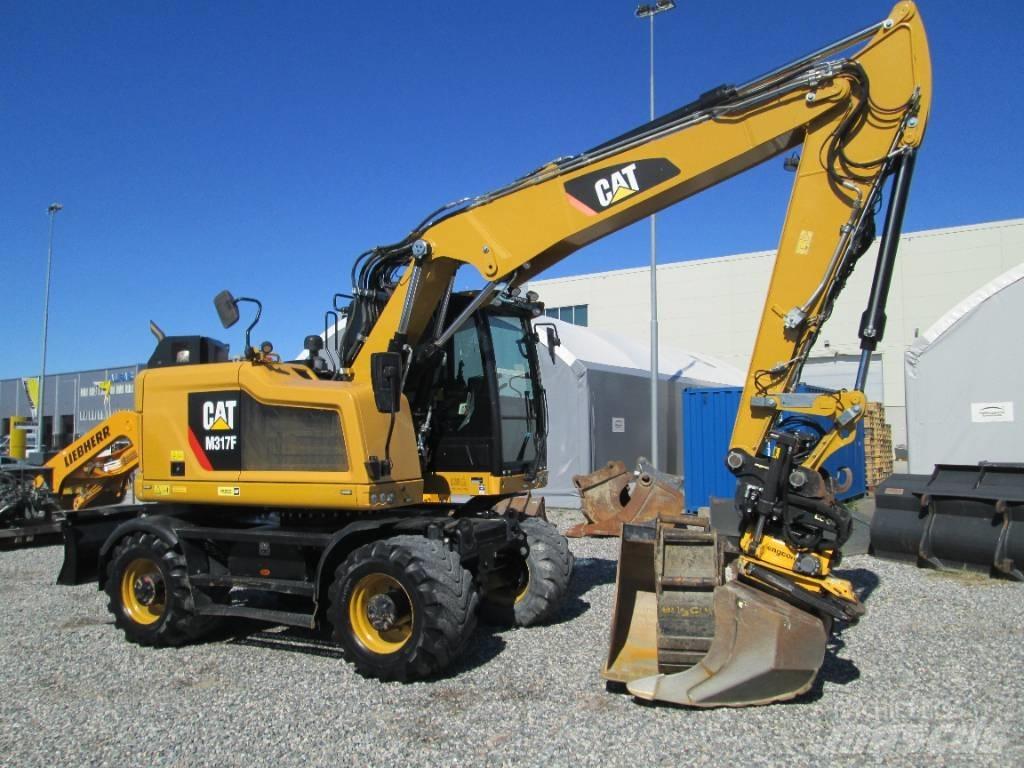 CAT M 317F Pelle sur pneus