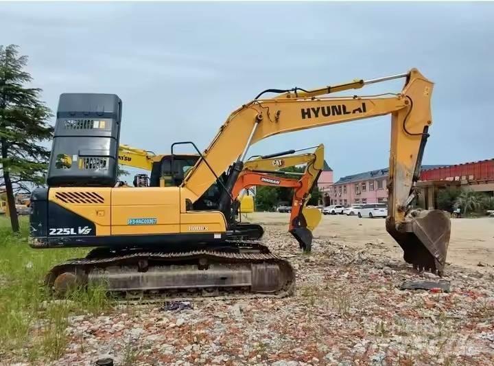Hyundai 225LVS Pelle sur chenilles