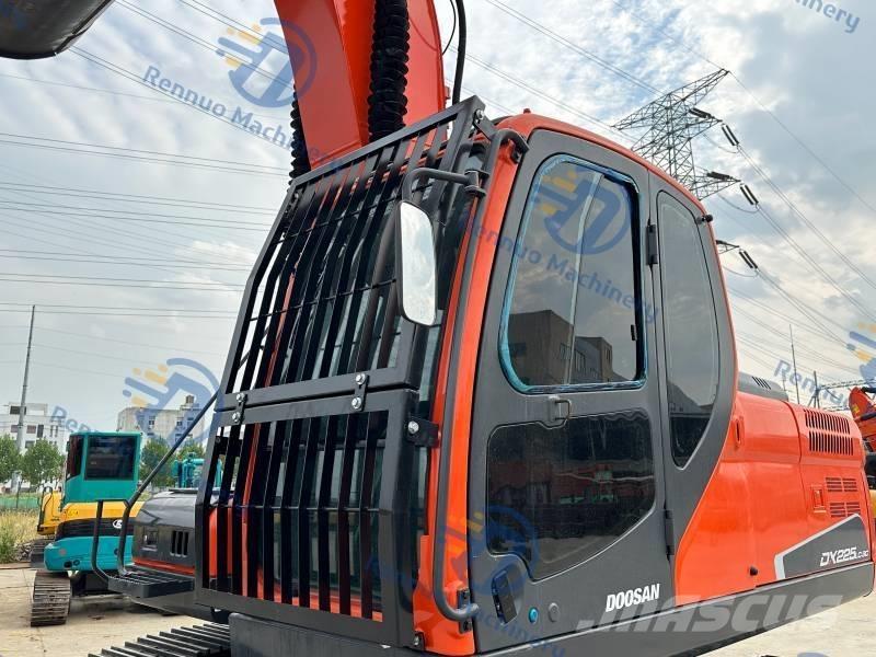 Doosan DX 225 LC-9C Pelle sur chenilles