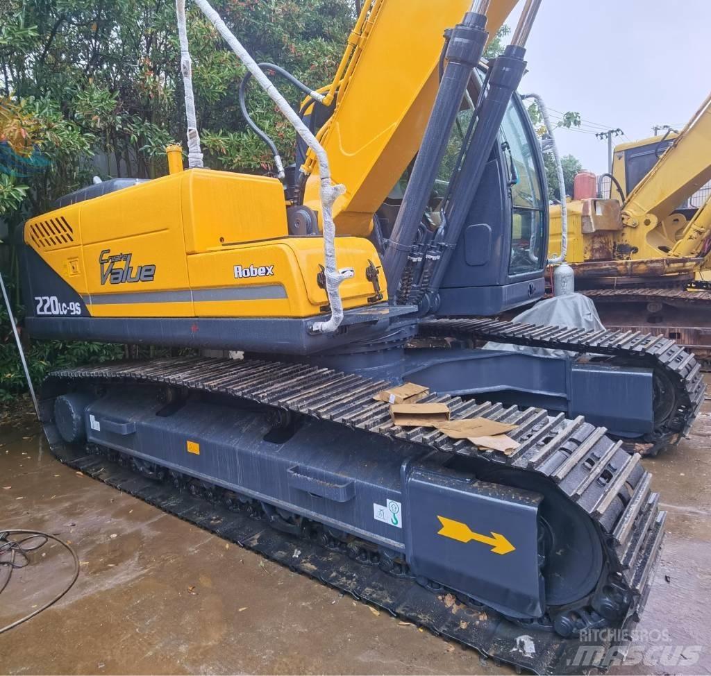 Hyundai R220LC-9S Pelle sur pneus