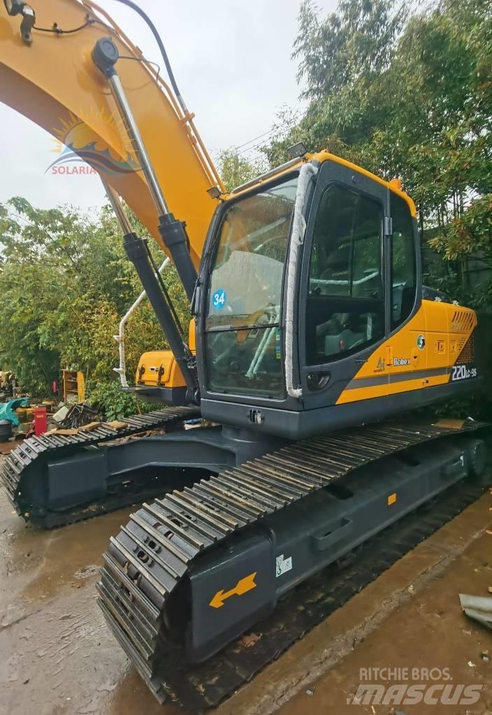 Hyundai R220LC-9S Pelle sur pneus