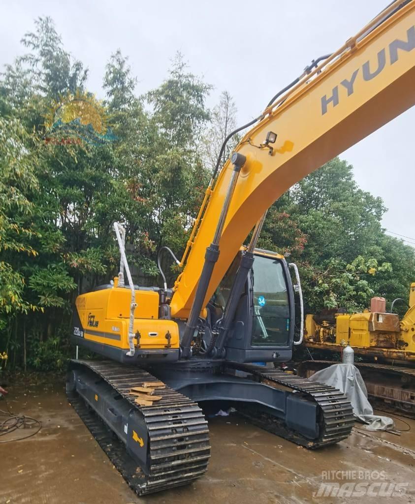 Hyundai R220LC-9S Pelle sur pneus