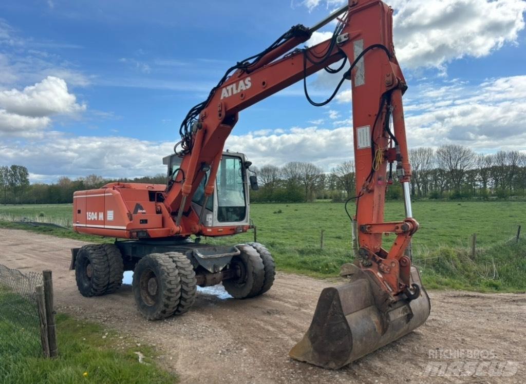 Atlas 1504 Pelle sur pneus