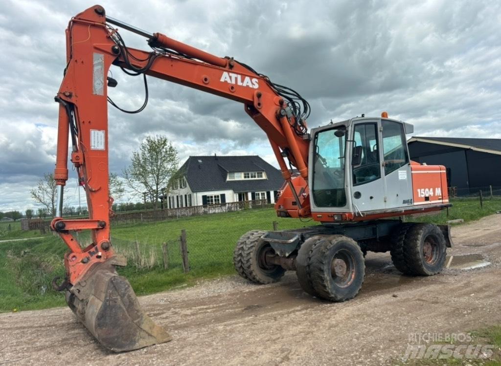 Atlas 1504 Pelle sur pneus