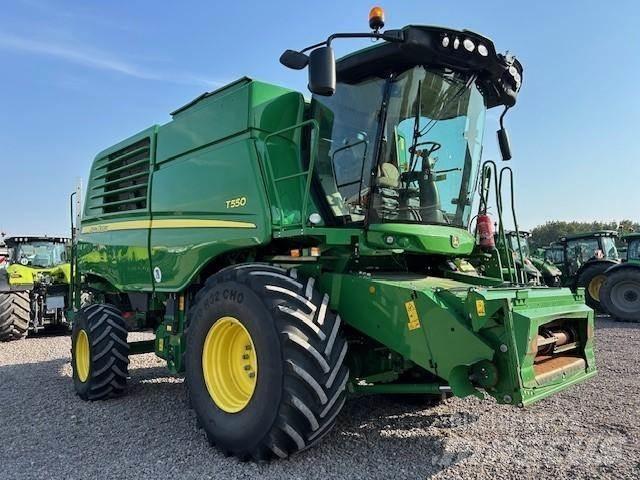 John Deere T 550 Moissonneuse batteuse