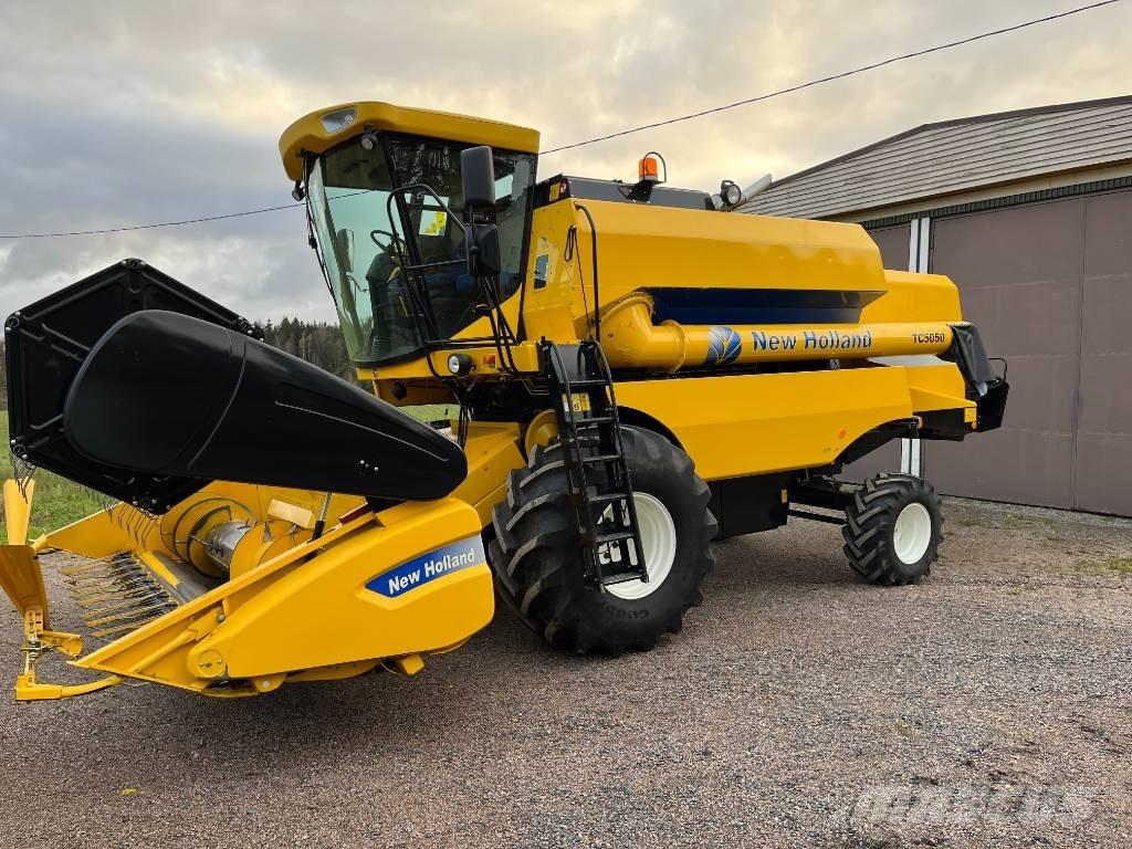 New Holland TC 5050 Moissonneuse batteuse