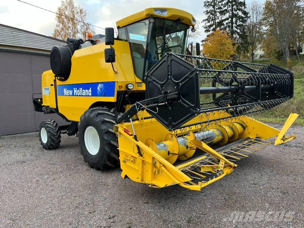 New Holland TC 5050 Moissonneuse batteuse