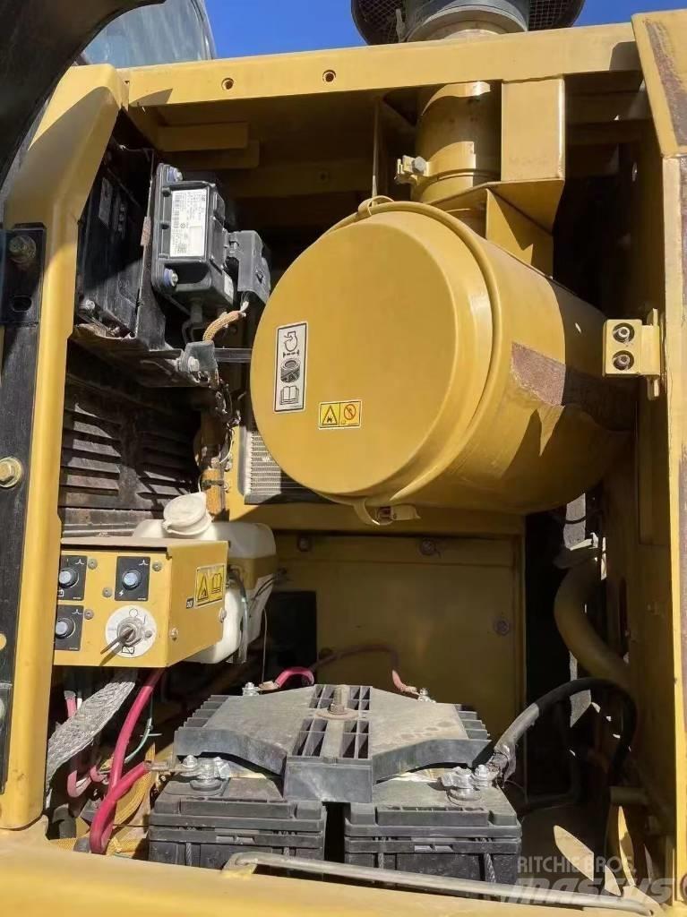 CAT 329 D2 Pelle sur chenilles