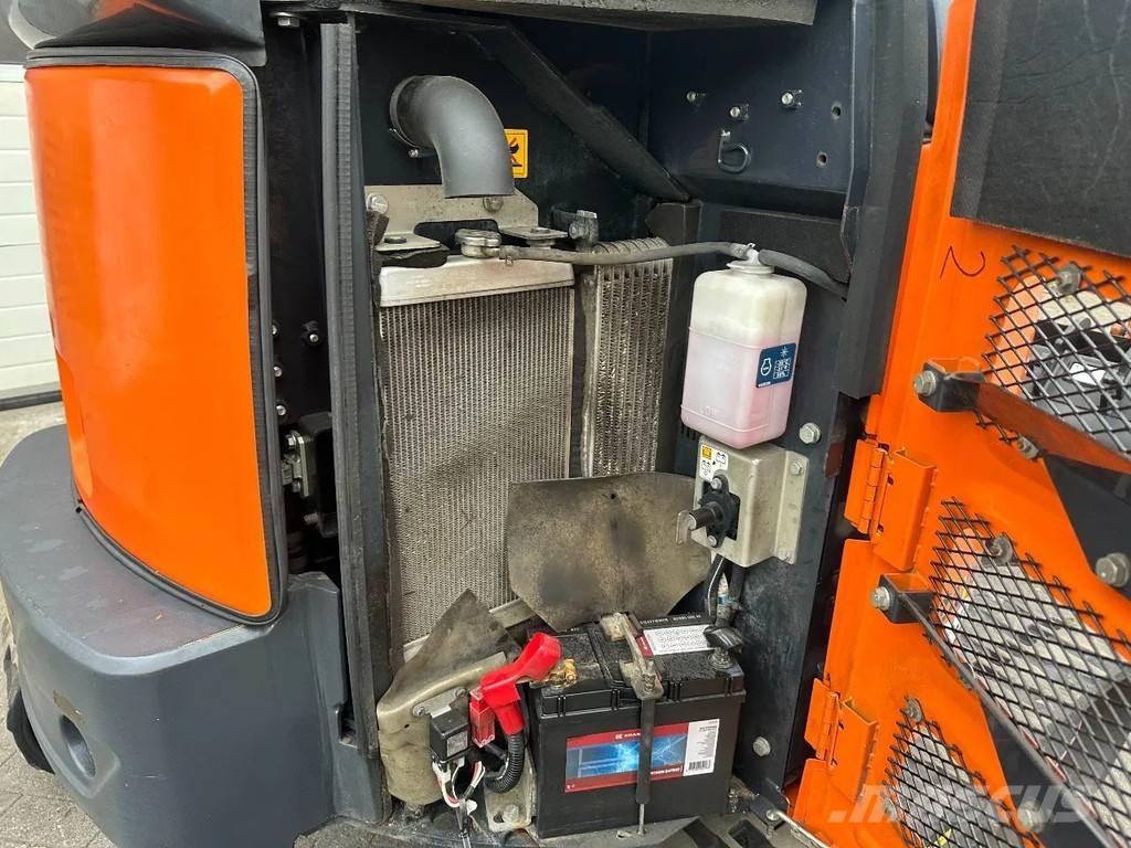 Hitachi ZX26U-6CR Mini pelle < 7t