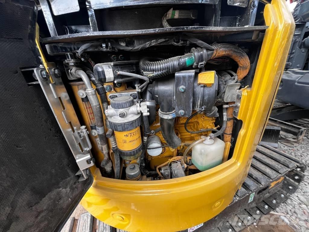 CAT 302 Pelle sur chenilles