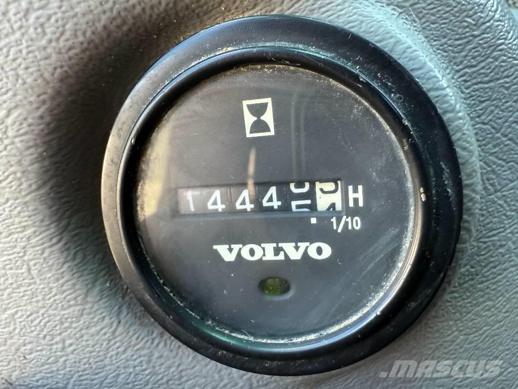 Volvo EW 160 C Pelle sur pneus