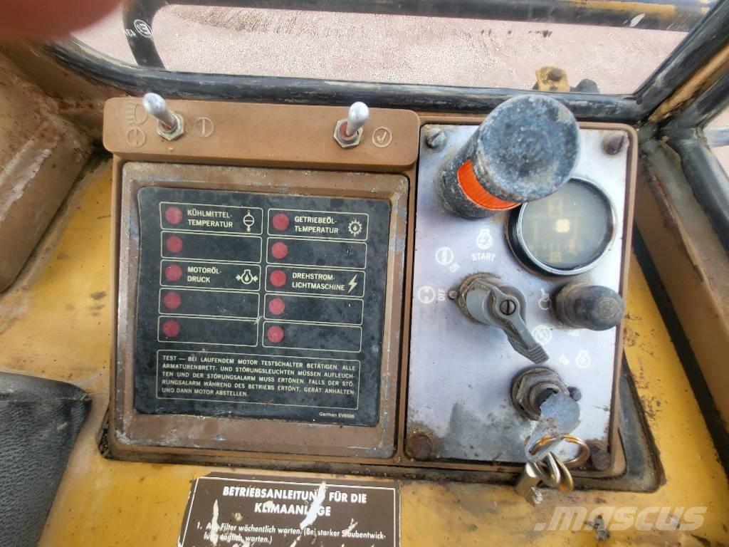 CAT 943 Chargeuse sur chenilles