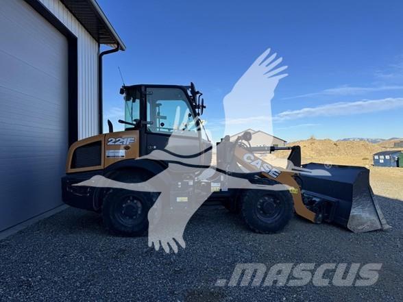 CASE 221F Chargeuse sur pneus