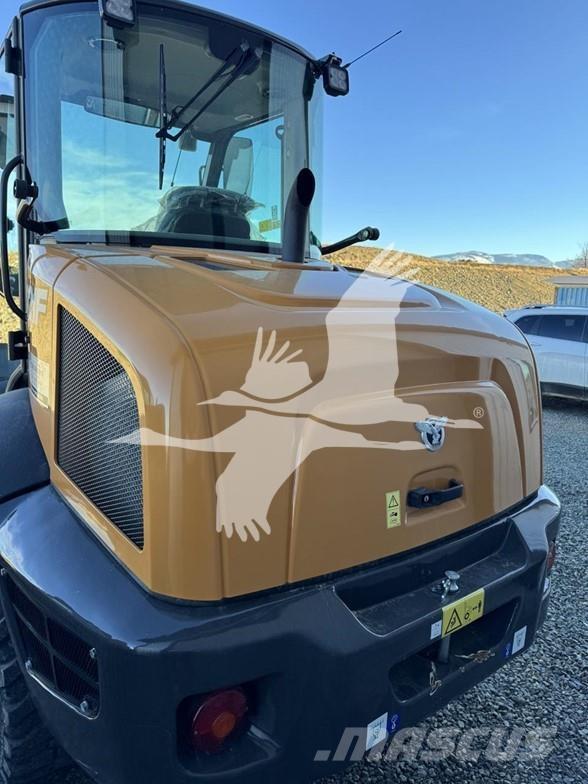 CASE 221F Chargeuse sur pneus